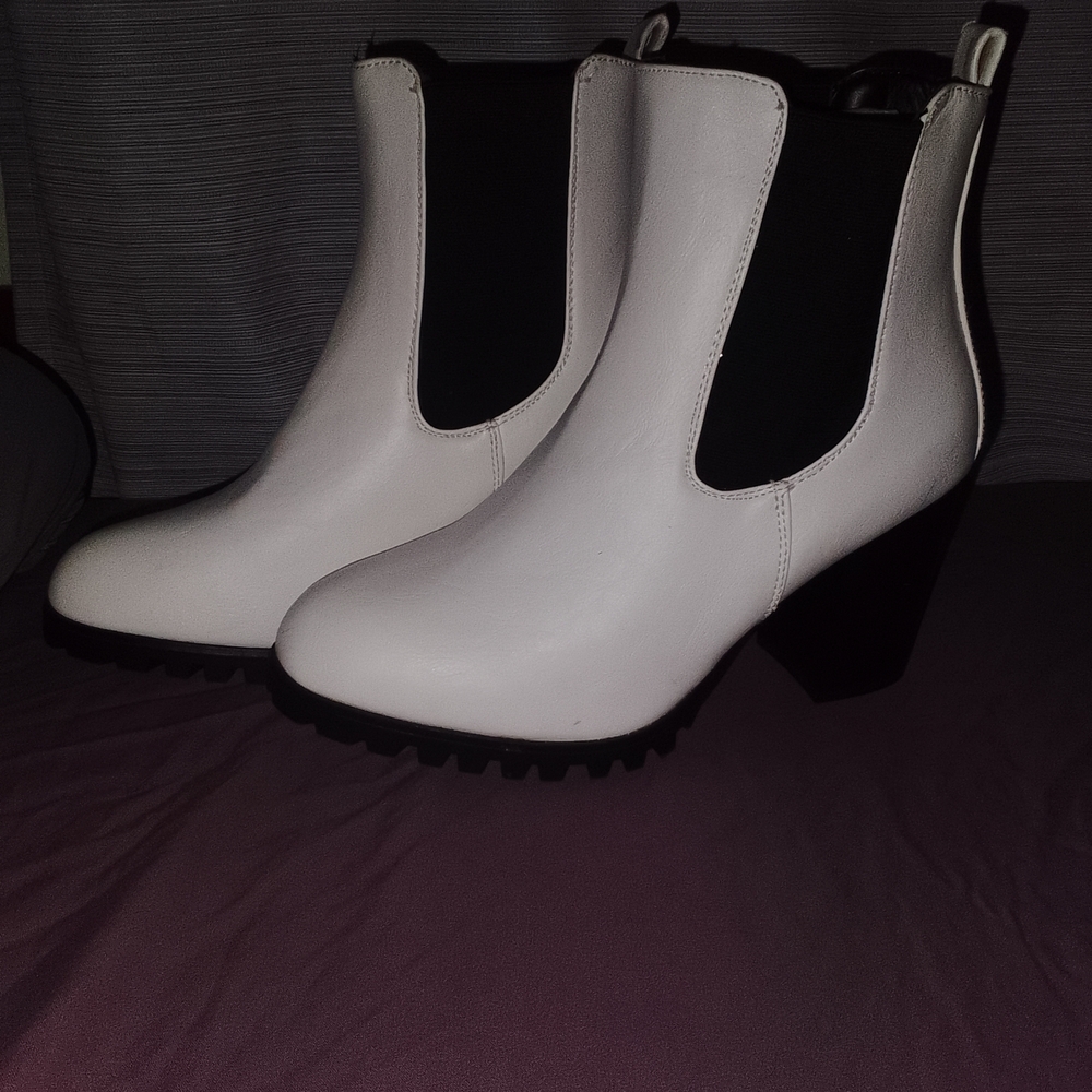TOP Moda Black and White Heeled Boots